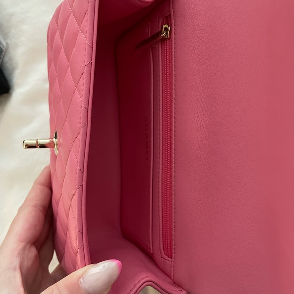 NWT 🩷 CHANEL 🩷 23P Pink Top Handle Mini with Light Gold Hardware - Picture 12 of 16